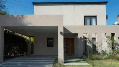 El fiscal Pollicita aprieta el cerco sobre Adorni: pide datos de quiénes entraron y salieron de su casa en Indio Cuá