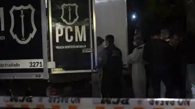 Discutió con su novia policía, le arrebató el arma y se disparó en la cabeza: murió en el hospital