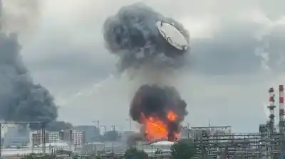 Lanzan el mayor ataque con drones sobre Moscú en dos años: el objetivo que quedó envuelto en llamas