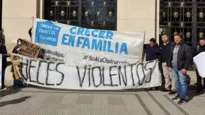 Padres y abuelos denuncian que la Justicia no les devuelve a sus hijos pese a fallos a favor