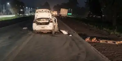 Impactante choque en la Ruta 9: un taxi se estrelló contra una rastra cañera y hay un herido grave
