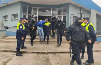 Los trasladaron de madrugada y el destino de los 10 jóvenes causó sorpresa