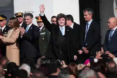 Ni Adorni ni escándalos: la jugada de Milei para que todos hablen de la economía