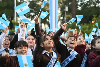 Emoción y orgullo patrio: estudiantes de toda la provincia protagonizaron el acto del Día de la Bandera