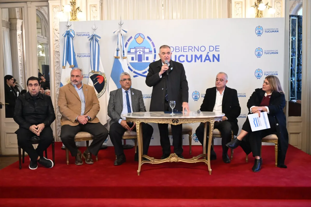 Jaldo entrega certificaciones Marca Tucumán