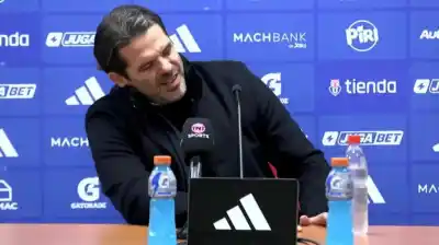 El preocupante momento en plena conferencia que anticipó la internación de Fernando Gago