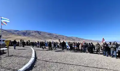 A más de 3.000 metros de altura: el emotivo cambio de bandera que une a los tucumanos