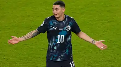 El insólito récord de Miguel Almirón: primer expulsado por la ‘Ley Vinícius’ en el Mundial