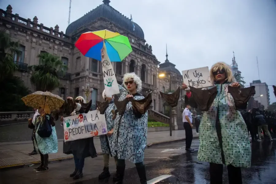 Manifestantes en la plaza Independencia de Tucumán