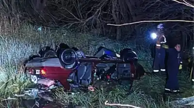 Tragedia en Baradero: un auto cayó a un arroyo y murieron tres integrantes de una familia