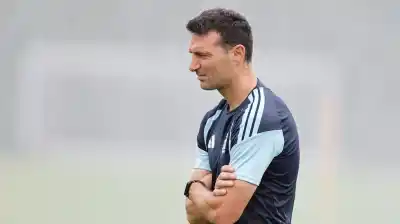 ¿Quién acompaña a Messi? Las dos dudas de Scaloni para el partido clave ante Austria