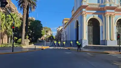 Encontraron una valija abandonada frente a Casa de Gobierno y se desató un operativo de emergencia
