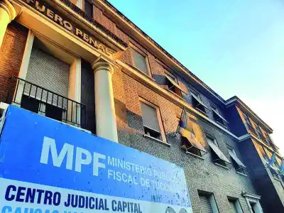 Usó datos de su exjefa para falsificar una receta y comprar medicamentos: la condena que recibió