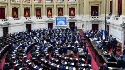 Maniobra relámpago de Menem: cómo el oficialismo desactivó la interpelación a Adorni