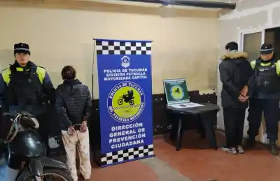 Así atrapó la motorizada a la pareja que robó a una mujer en plena calle