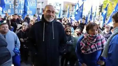 El “repartidor de casas” de Neuquén que terminó denunciado por estafar a 340 familias: su propia hija y su cuñada sí consiguieron vivienda