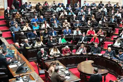 El Gobierno contraataca en Diputados con dos leyes clave mientras la oposición apunta a Adorni