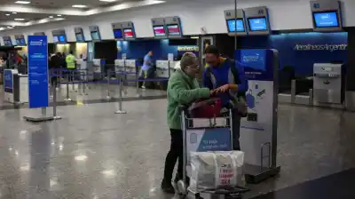 Se viene otro golpe al bolsillo: el nuevo recargo que hará más caro viajar en avión