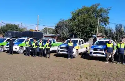 Más de 90 efectivos y 15 móviles: así es el megaoperativo que arrancó en Villa Carmela