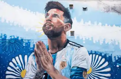 Apareció un mural gigante de Messi en Tucumán y la imagen que eligieron no es casual