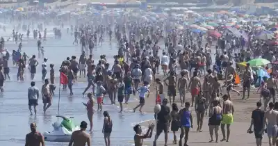 Volvió El Calor A Pinamar Y Los Turistas Se Volcaron A La Playa: “Cuando Hay Sol, Todo Se Acomoda”