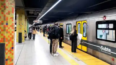 Viajar en subte se vuelve un lujo: el boleto ya supera los $1600 y los descuentos que quedan