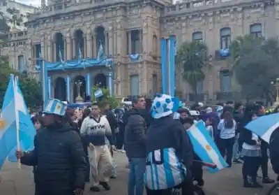 El sábado no se podrá pisar la plaza Independencia: el motivo que enojará a los hinchas