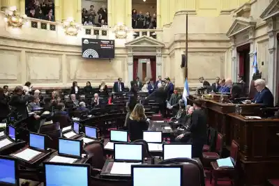 El Senado explotó: sin quórum y con acusaciones cruzadas, el Gobierno blindó a Adorni
