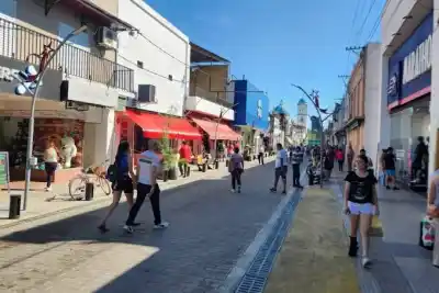 Atención comercios: el horario especial que regirá el 3 de julio en Tucumán