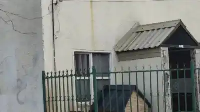 Se tiró desde un primer piso para salvar a su hermanito: el horror que escondía la casa