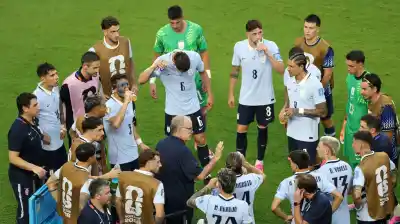 Estalló la interna en Uruguay: jugadores enfrentaron a Bielsa y uno soltó una frase que preocupa