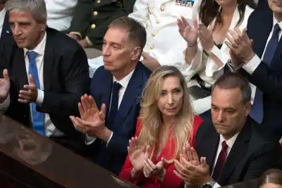Regresa Milei de España y en la Rosada ya apuestan a Santilli como próximo jefe de Gabinete