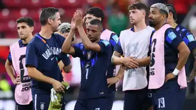 Lapidadoras críticas en Uruguay: la prensa no perdonó a Bielsa tras la eliminación mundialista