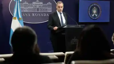 El nuevo plan de Milei tras la salida de Adorni: mesa política y un nombre que suena fuerte