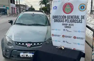 Un control de rutina en Simoca terminó con el hallazgo de una camioneta robada en Jujuy y un arma oculta