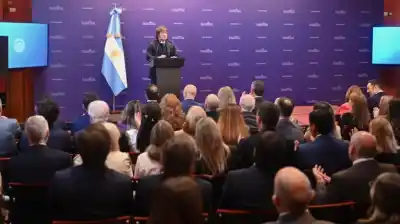 Reunión clave en la Casa Rosada: Milei recibe a legisladores de LLA con Karina y Santilli