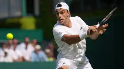 Dura derrota de Cerúndolo en Wimbledon: cayó sin atenuantes y se sumó a la lista de eliminados argentinos