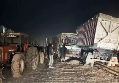 Un colectivo con trabajadores rurales chocó contra un camión cañero y una rastra en Los Ralos: lo que se sabe hasta ahora
