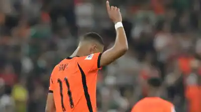 El gol que quebró al mundo del fútbol: Gakpo lloró desconsolado tras dedicarle el tanto a su bebé fallecido
