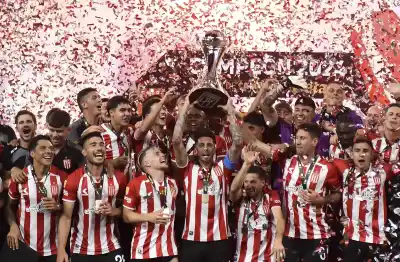 Estudiantes de La Plata se corona campeón del Trofeo de Campeones con un gol agónico
