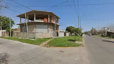 Entraron a robar, forcejeó con ellos y le dispararon en la axila: el insólito botín que se llevaron