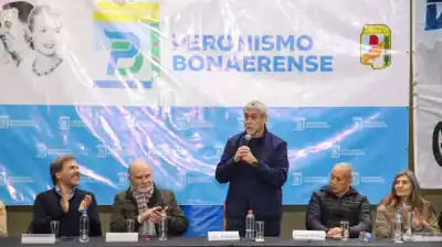 Renunció a su municipio y ya recorre la Provincia: el plan de Ferraresi para suceder a Kicillof