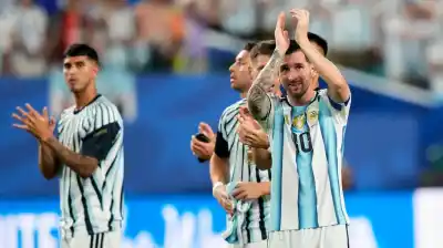 Argentina rozó el desastre pero el orgullo le devolvió el triunfo en el peor partido del Mundial