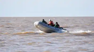 Apareció un cuerpo en la costa uruguaya y la Justicia busca saber si es uno de los pescadores perdidos en el Río de la Plata