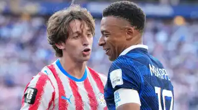 La jugada que la TV escondió: Mbappé chocó a un paraguayo y estalló la bronca
