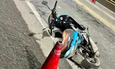 Murió en un siniestro vial en la autopista Juan Domingo Perón: buscan a sus familiares