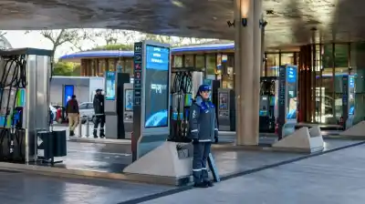 Hasta $25.000 de reintegro y 30% de descuento: los beneficios para cargar combustible en julio