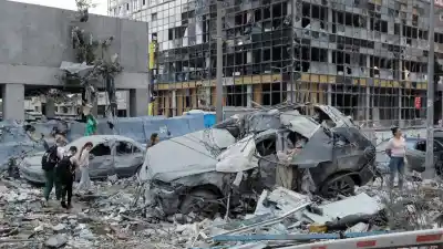 El bombardeo que no cesa: 22 muertos en Kiev mientras Zelenski clama por ayuda