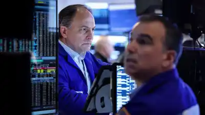 Wall Street celebró el plan de Caputo: acciones subieron hasta 6,7% y el riesgo país tocó un nuevo piso