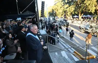 El desfile que paralizó Banda del Río Salí: Jaldo y la promesa que nadie esperaba